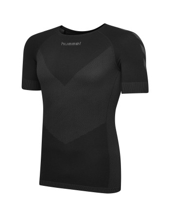 HUMMEL FIRST SEAMLESS JERSEY S/S / Nahtlose Verarbeitung und körperbetontes Design